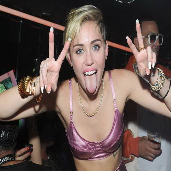 Miley Cyrus BRA SIZE MEASUREMENTS