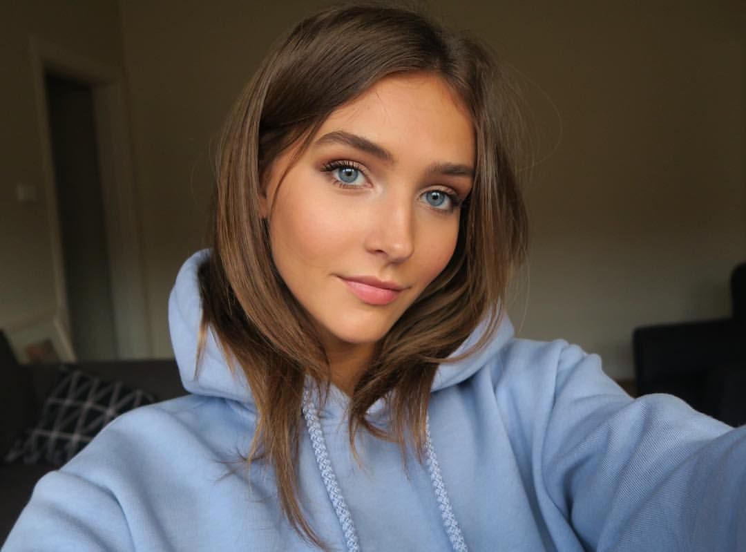What is the Breast Size of Rachel Cook?