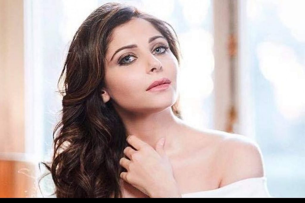 Kanika Kapoor Cup Size Height Weight