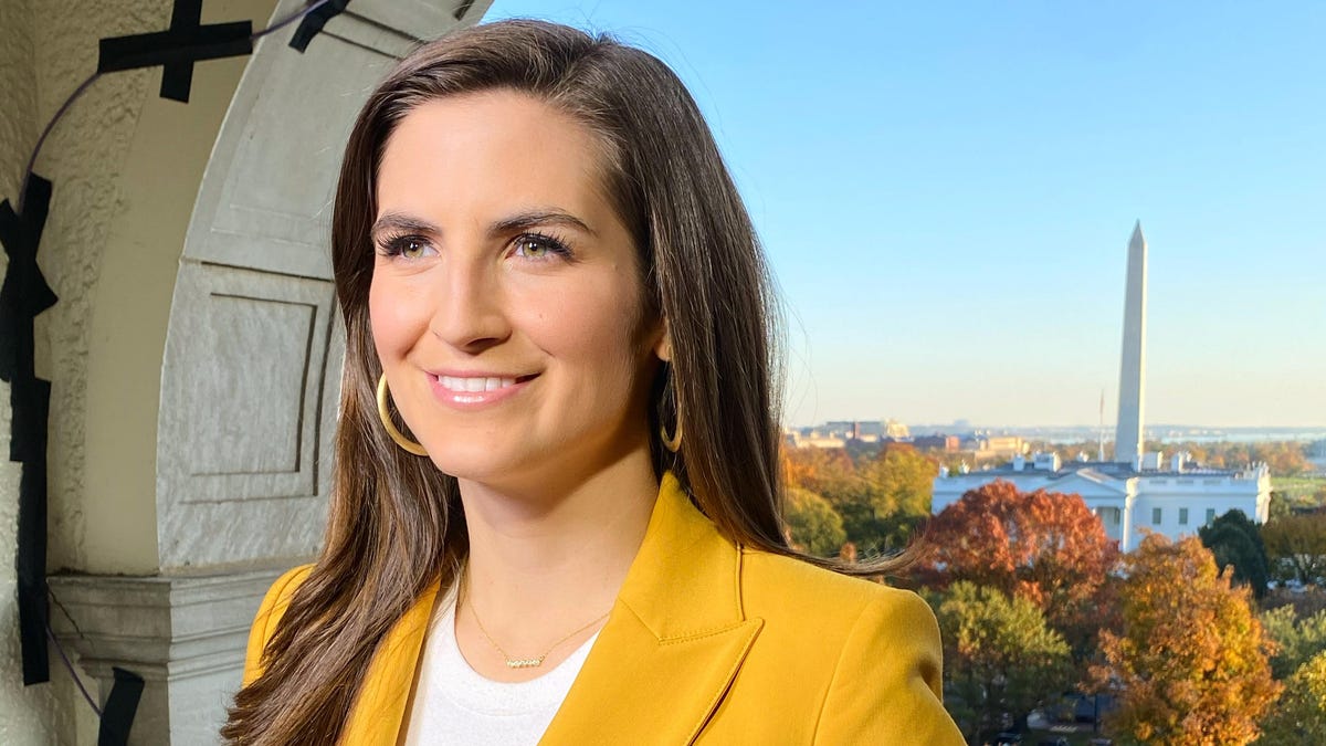 Kaitlan Collins Bra Size Measurements